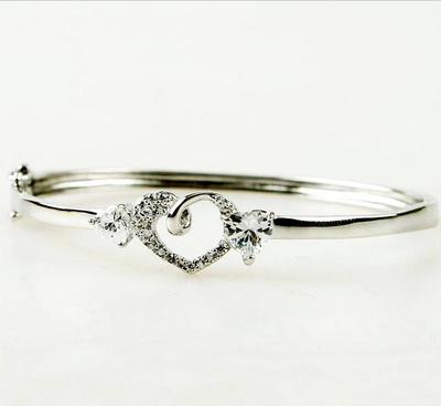 佑富珠寶 純銀心型鑲水晶手鐲——唯美纖細的典雅之選